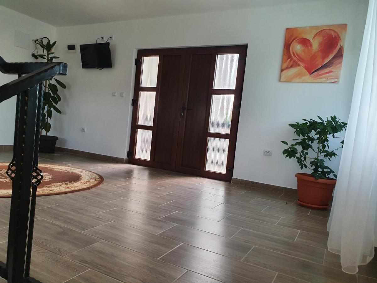 Pensiunea Ronicson Milostea ภายนอก รูปภาพ